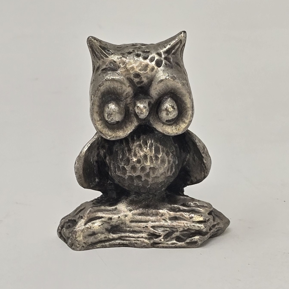 Vintage ampersand pewter owl figurine metal carved look silver tone.